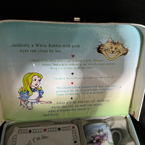 Alice in Wonderland, mad Hatter, white rabbit lunch box tea set - Picture 4 of 14